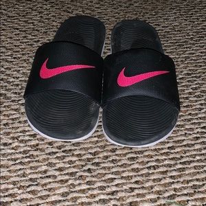 Womens Nike flip flops.